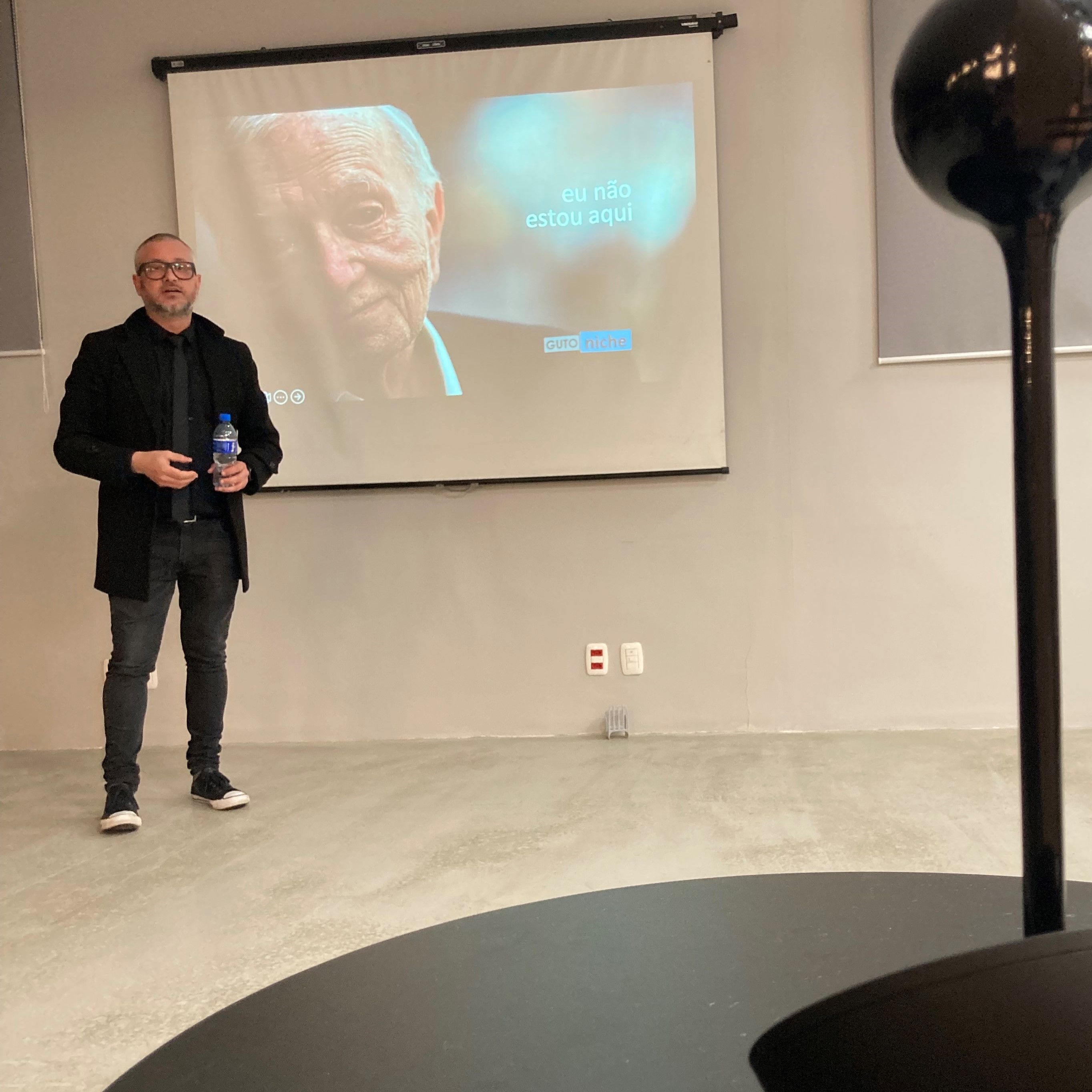 Disciplinas de Desafios têm aula inaugural com doutor em Educação Guto Niche