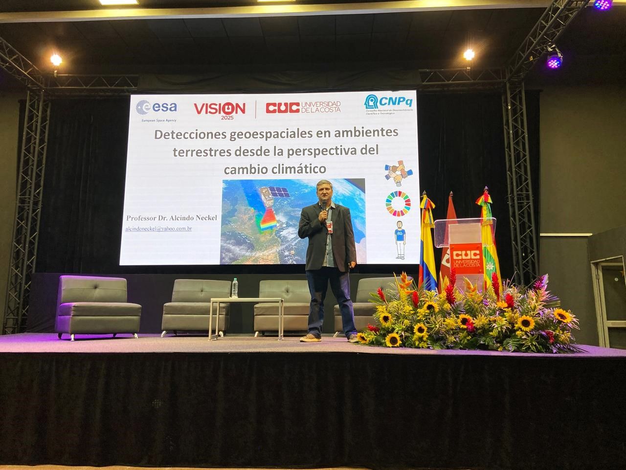 Docente da Atitus palestra em evento internacional na Colômbia