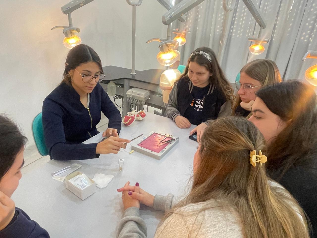 Atitus Lab sobre carreiras recebe alunos do Colégio Santa Inês