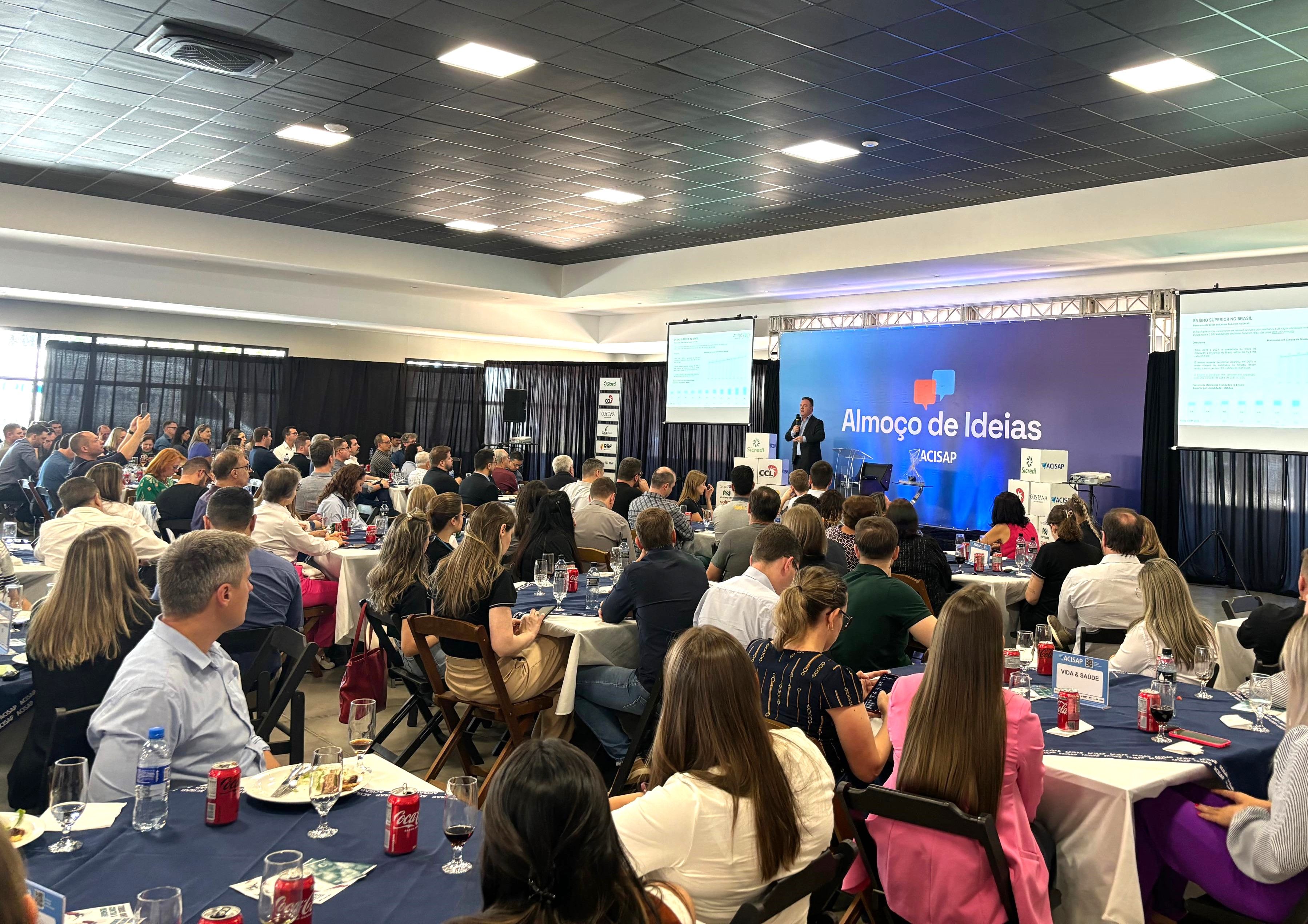 Presidente da Atitus palestra para mais de 300 pessoas em Santa Rosa