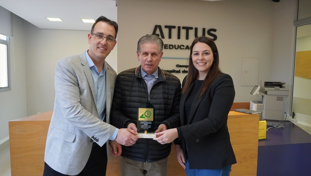 Atitus recebe homenagem da Academia Passo-Fundense de Medicina