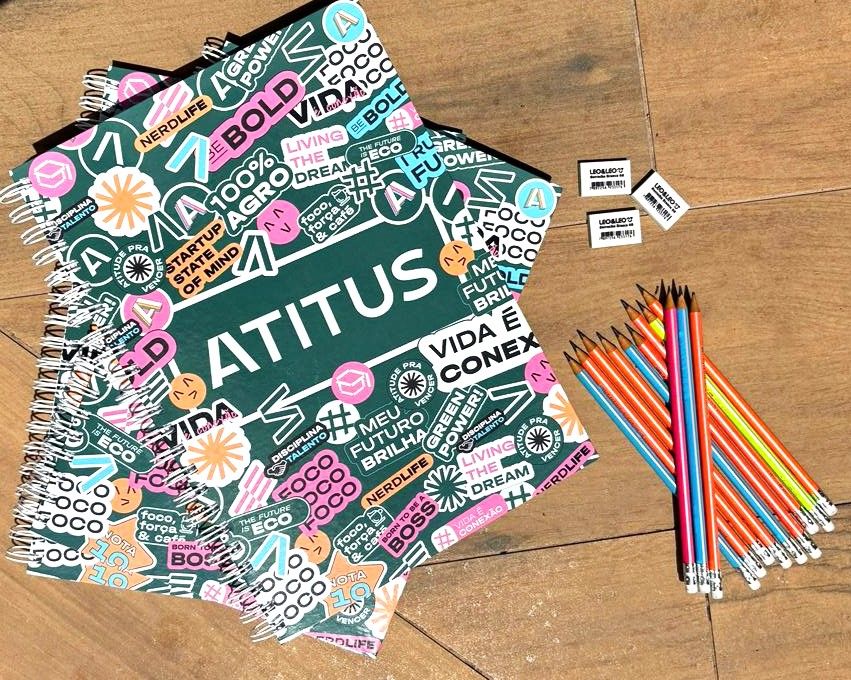 Atitus doa materiais escolares para estudantes de escola atingida por temporal em Erechim