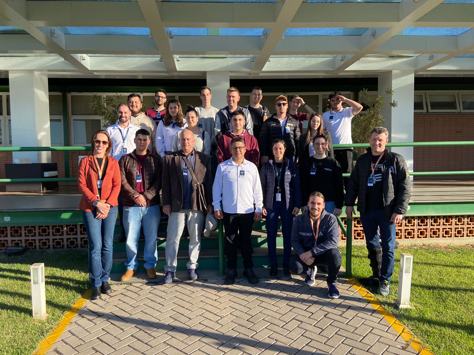 Estudantes participam de experiência multidisciplinar em visita na empresa Be8