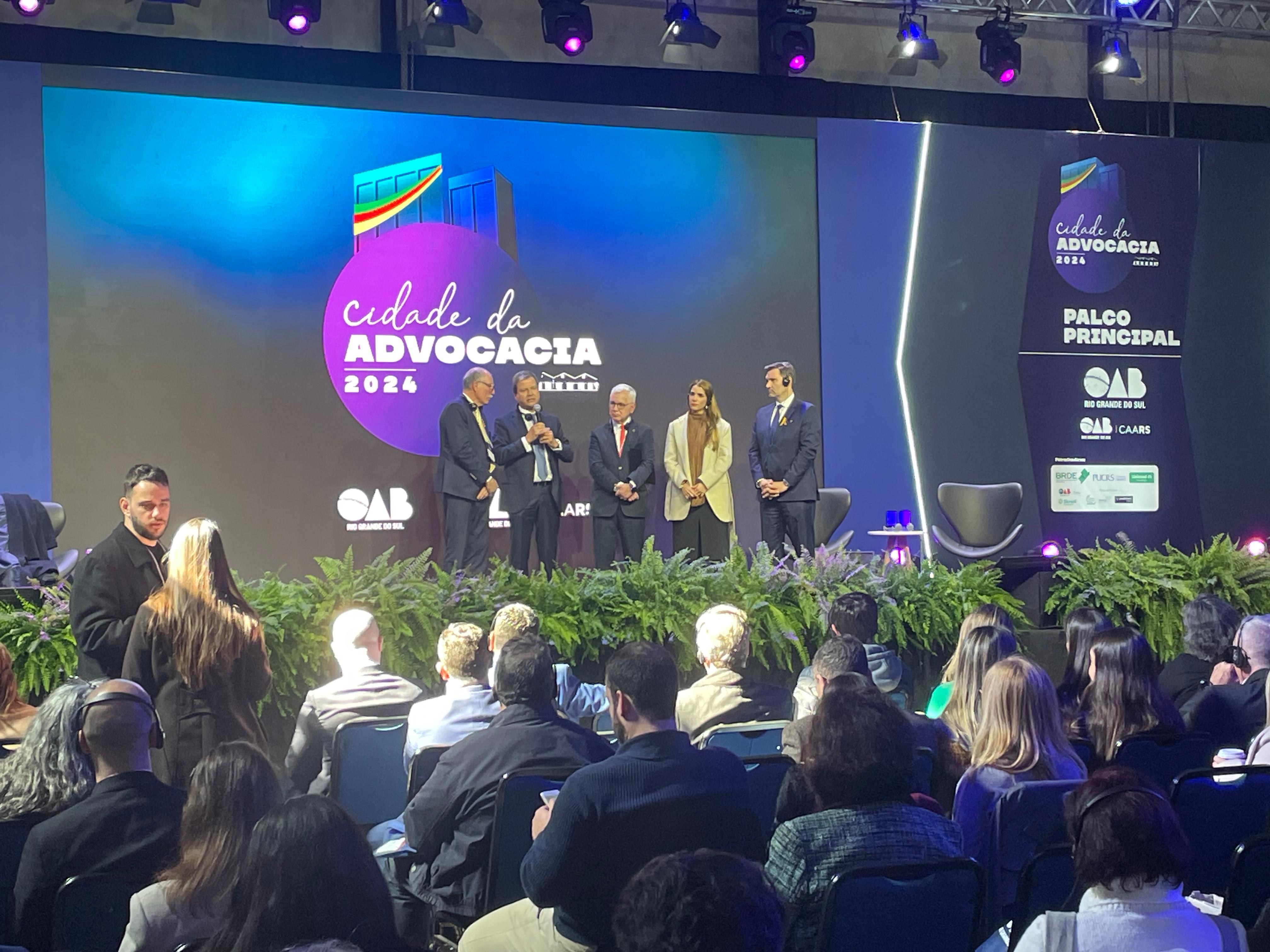 Atitus marca presença na Cidade da Advocacia, no Cais Mauá