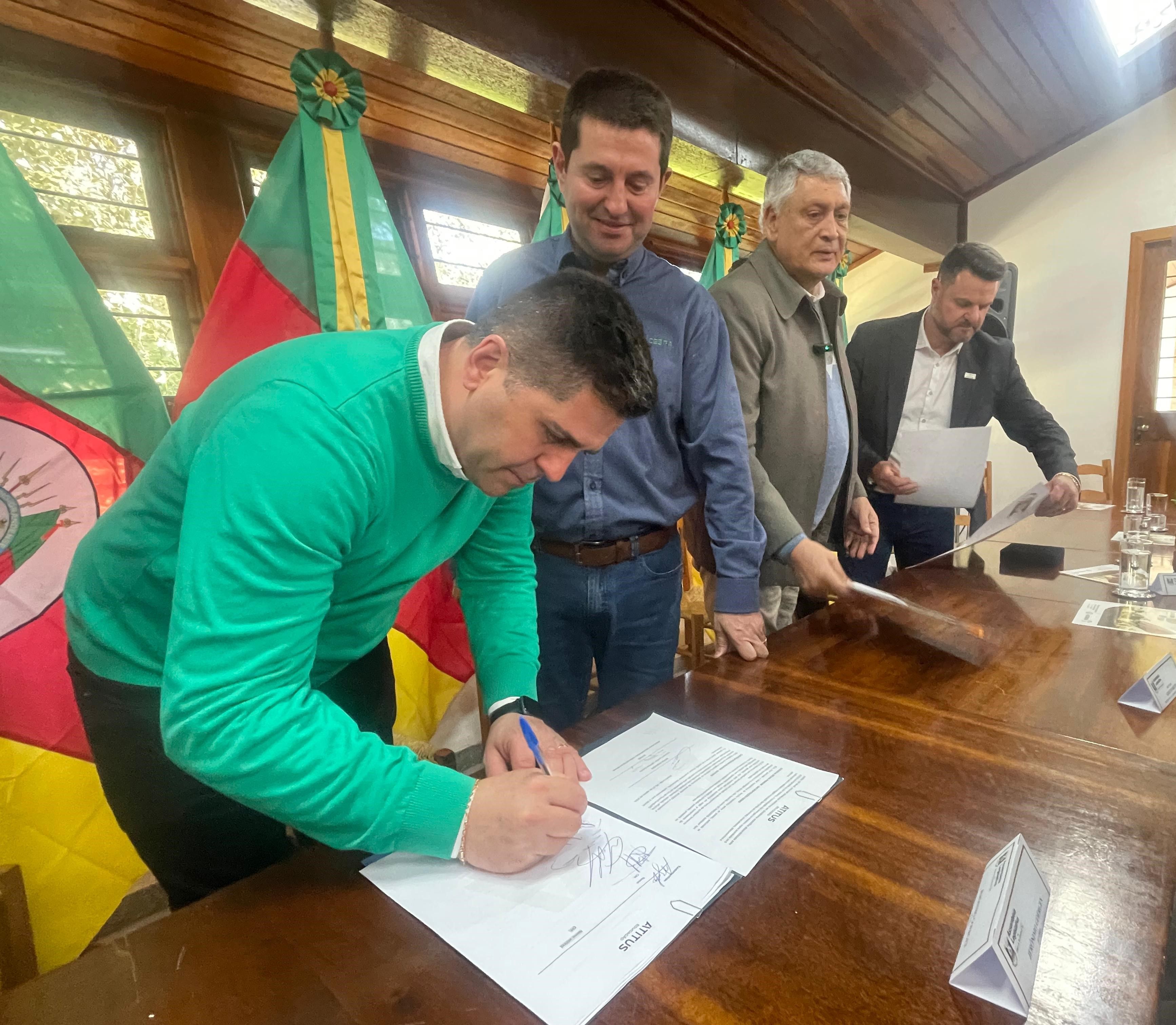 Atitus e Acebra fundam Academia para formação de associados