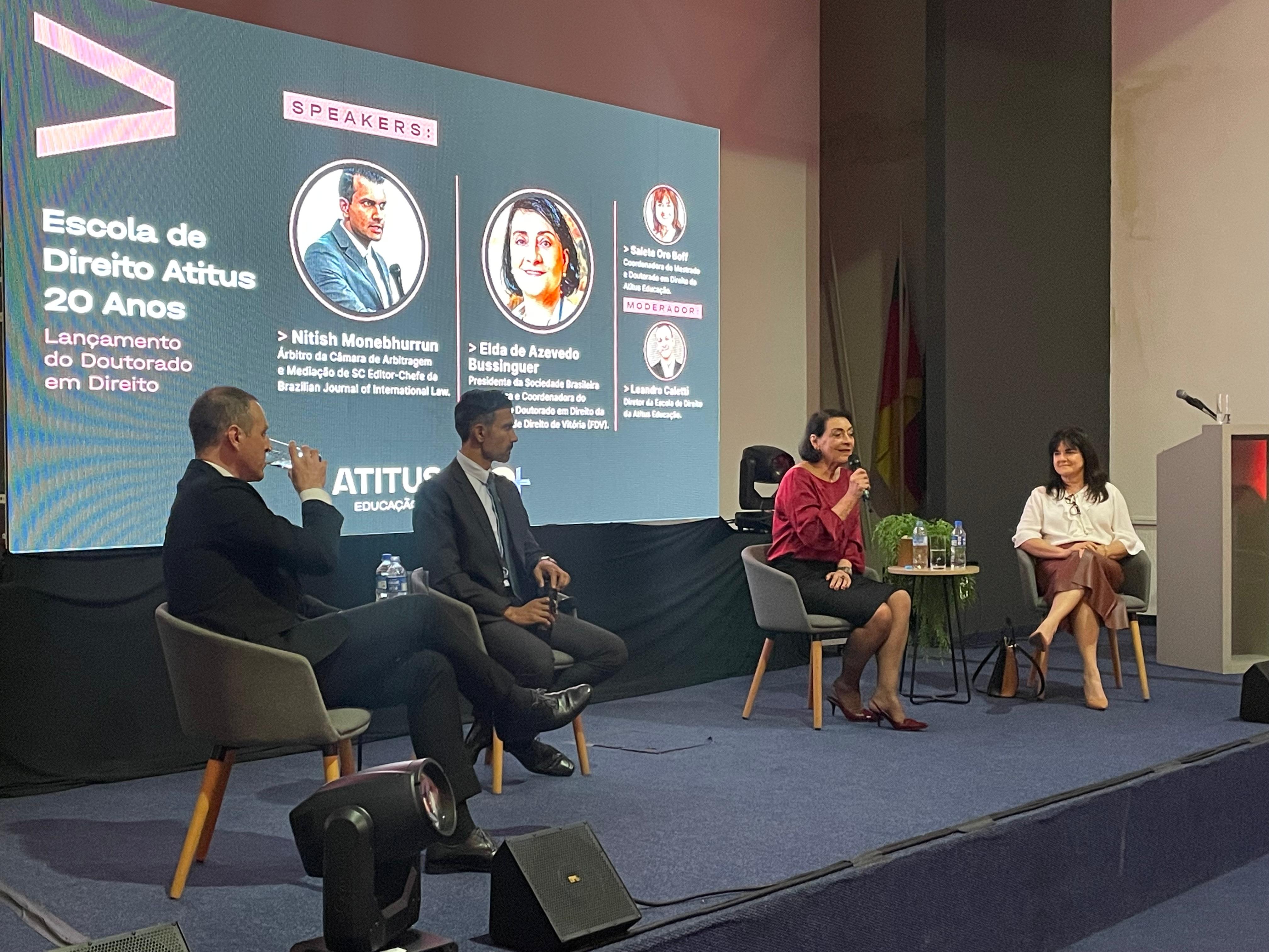 Direito celebra 20 anos com emoção, conhecimento e lançamento de Doutorado