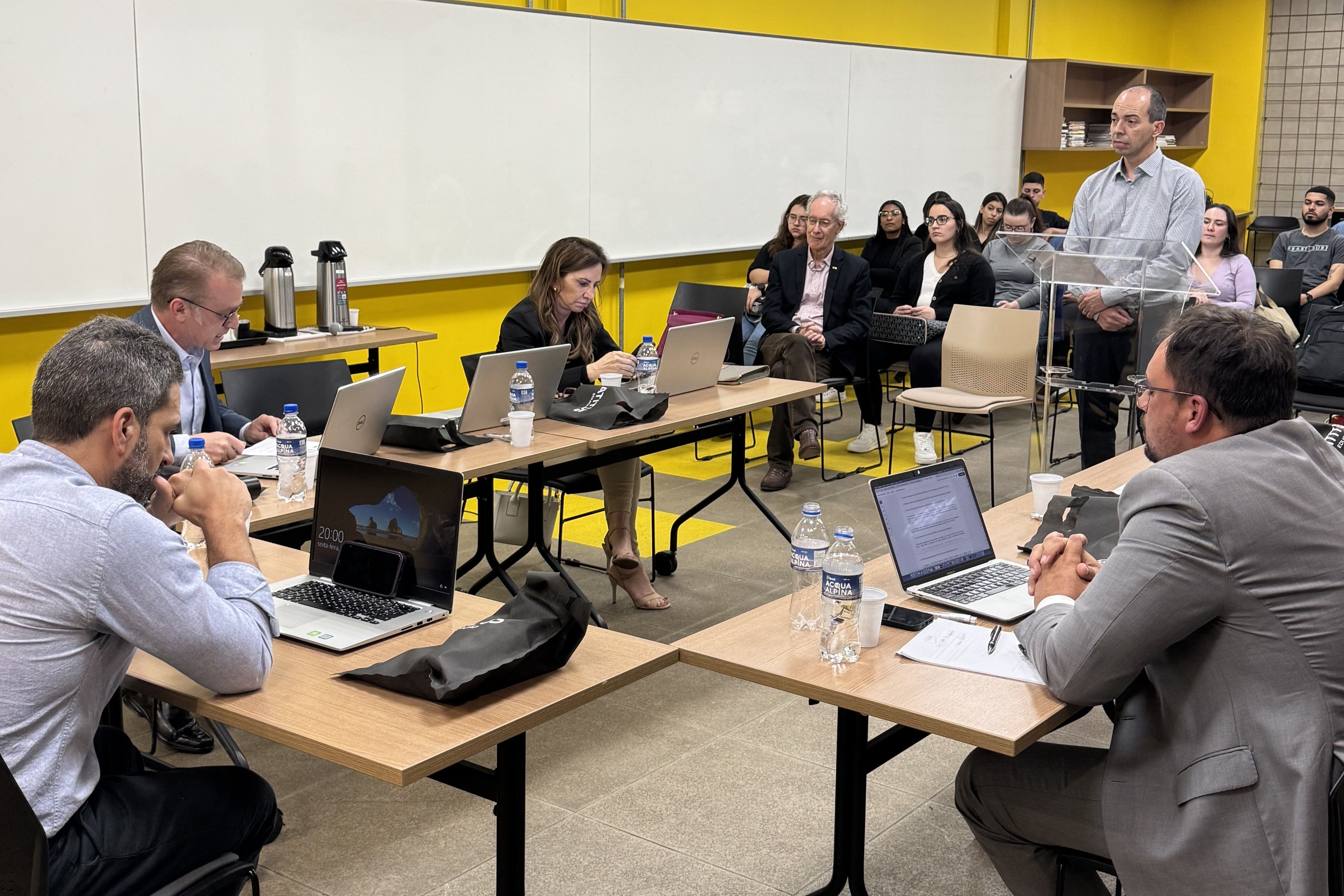 Aluno do Direito realiza feito inédito em simulação de Tribunal de Ética de Disciplina da OAB/RS