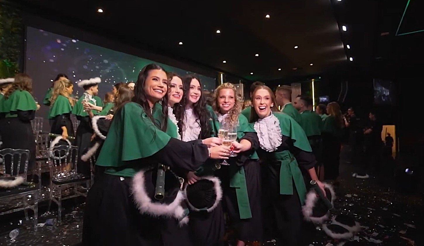 Atitus forma sétima turma de Medicina em uma noite inesquecível