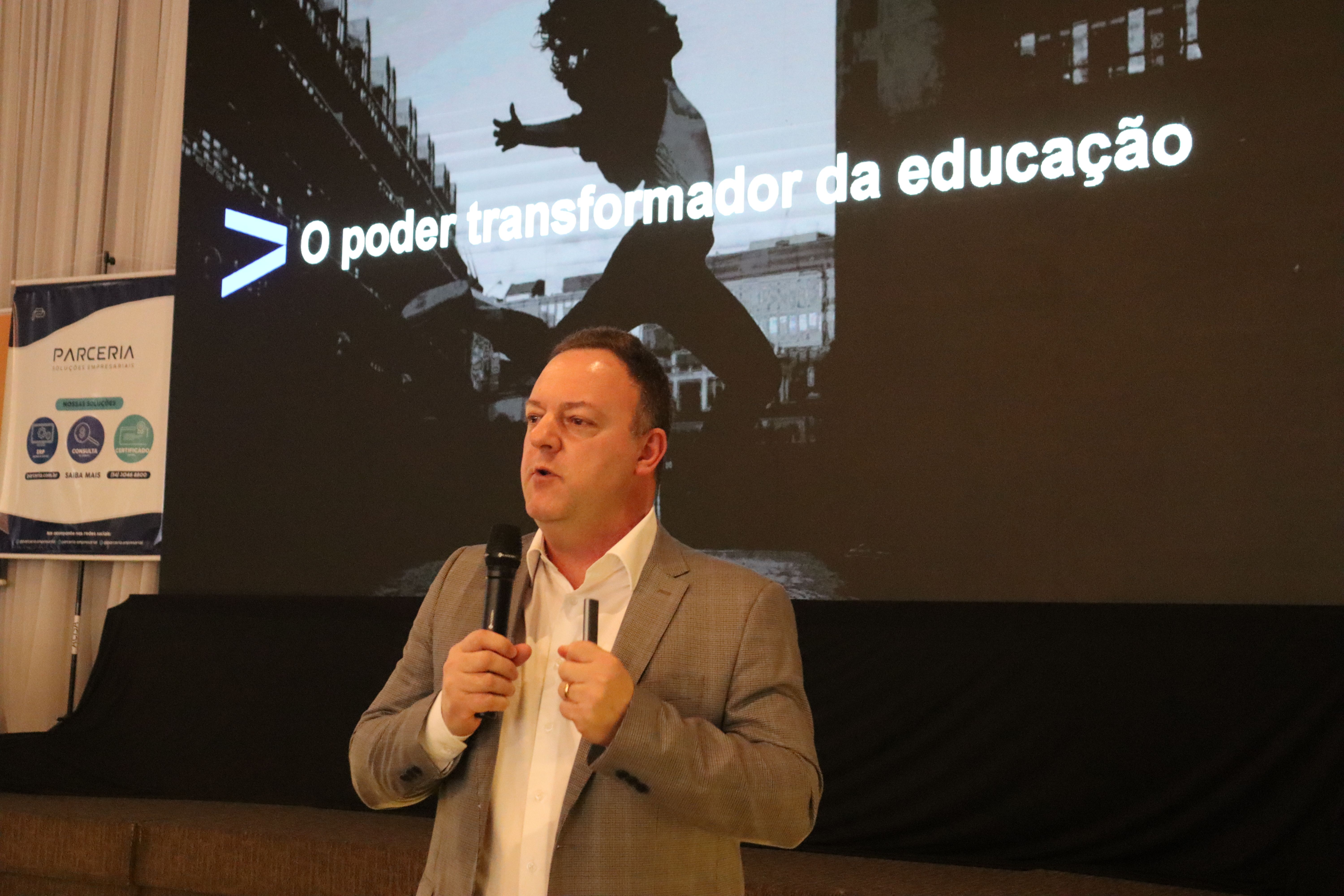 Coragem para mudar: Atitus Educação é destaque em evento que reuniu classe empresarial de Passo Fundo