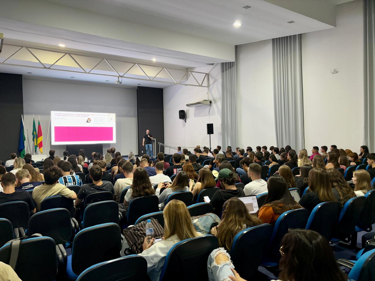 CEO da Bruning Tecnometal inspira estudantes da Escola Politécnica