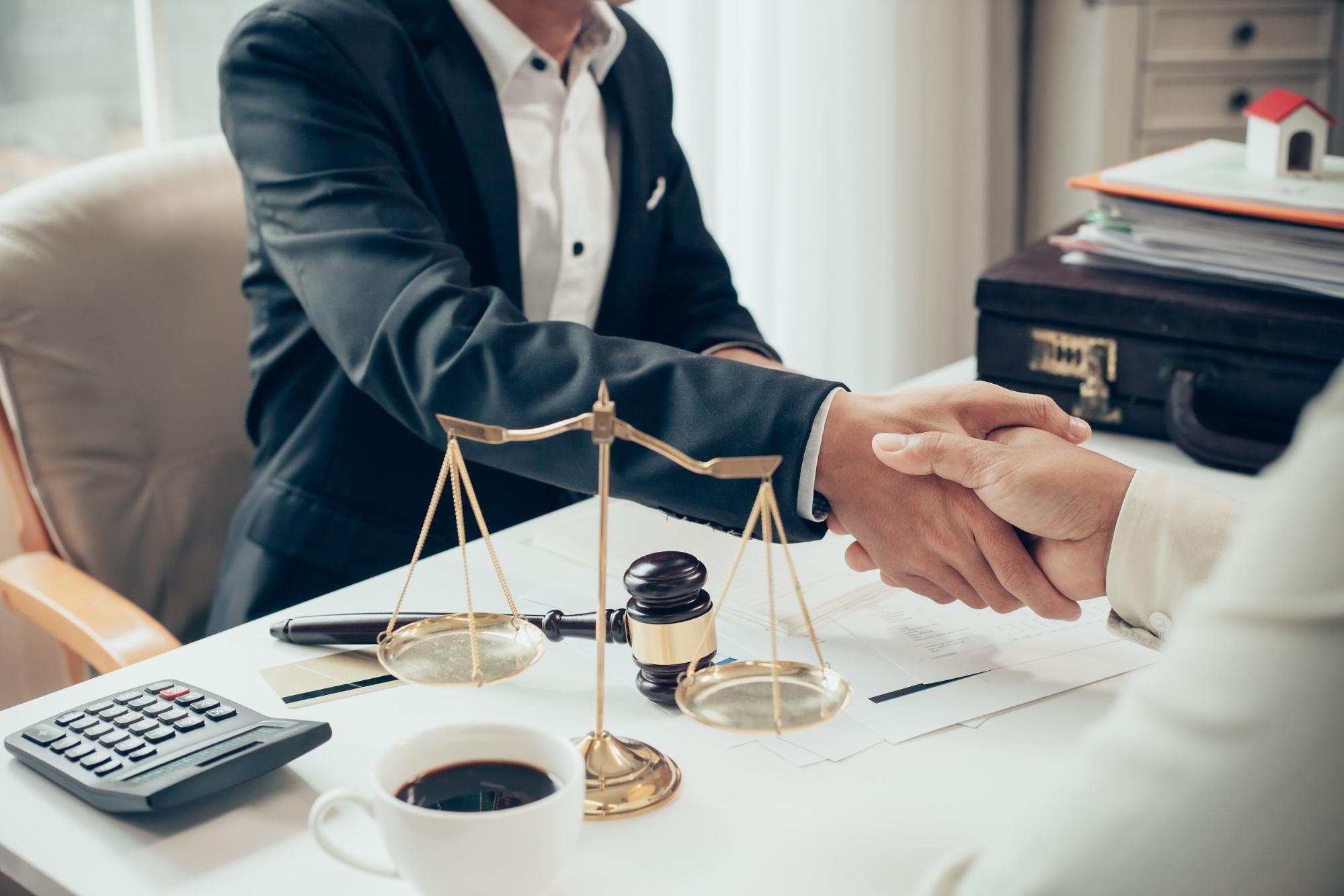 Direito empresarial: entenda porque investir nesse ramo pode ser uma ótima ideia