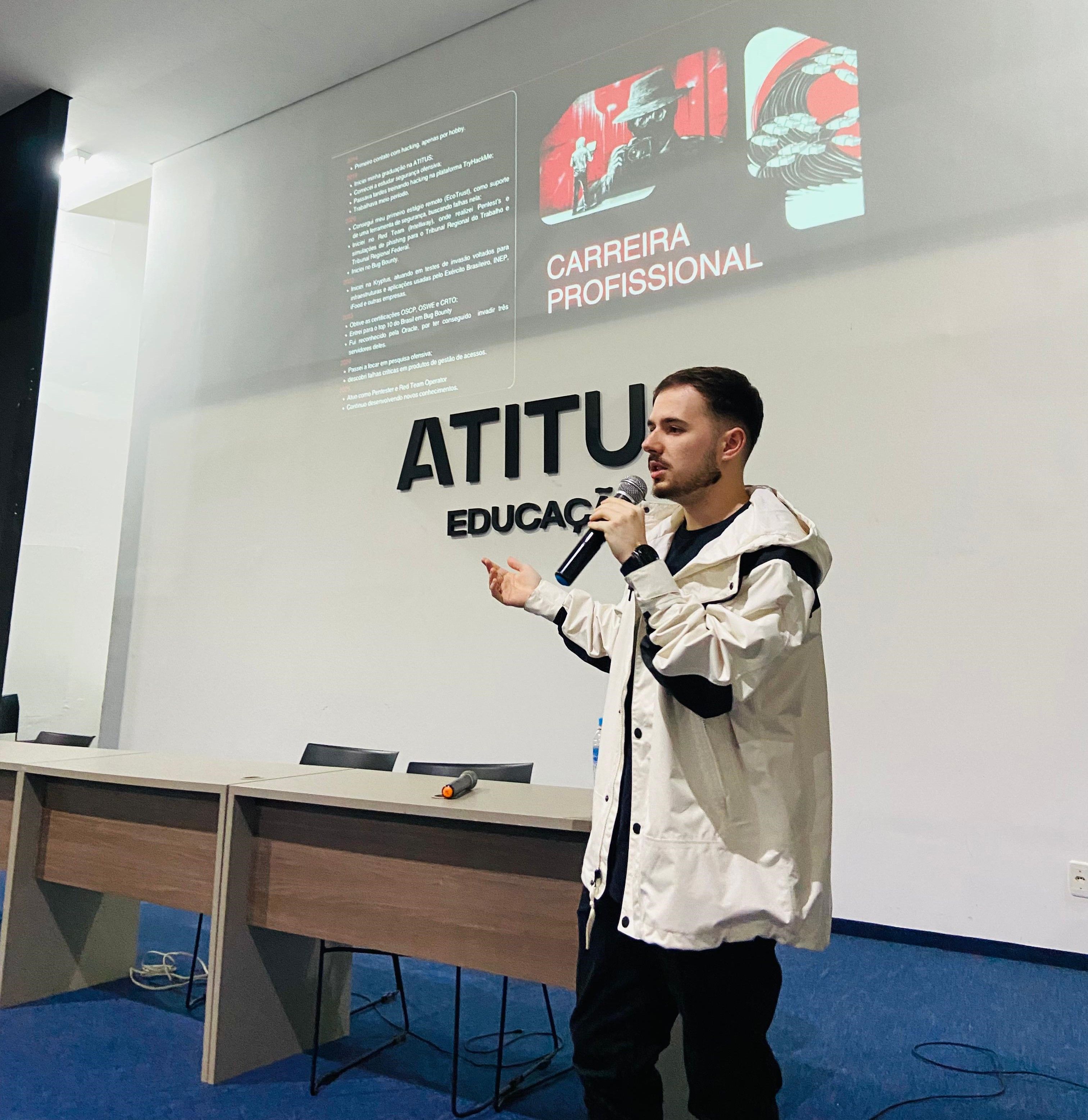 Egresso da Ciência da Computação compartilha experiência internacional em cibersegurança com alunos da Atitus