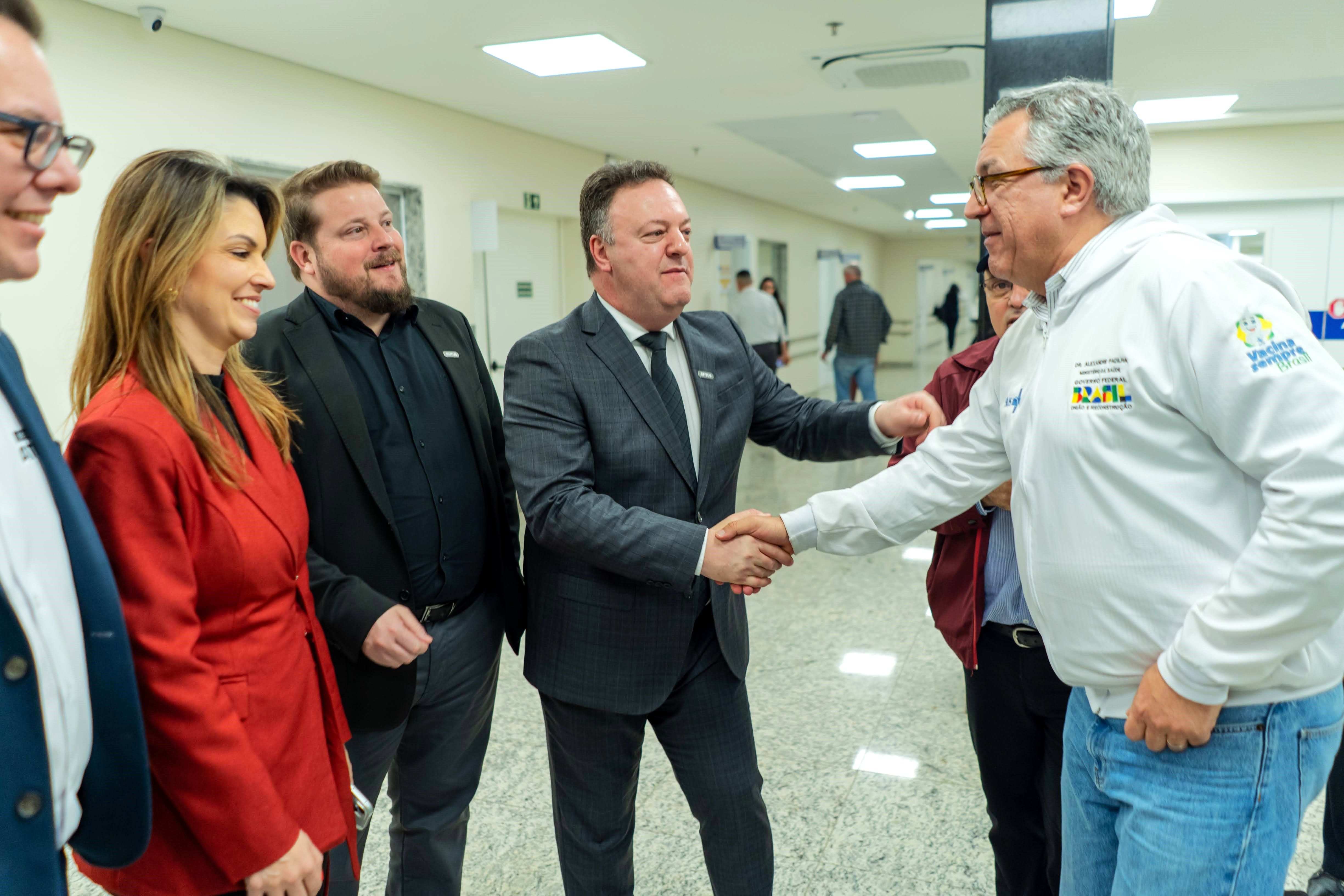 Ministro da Saúde visita Hospital Escola da Atitus