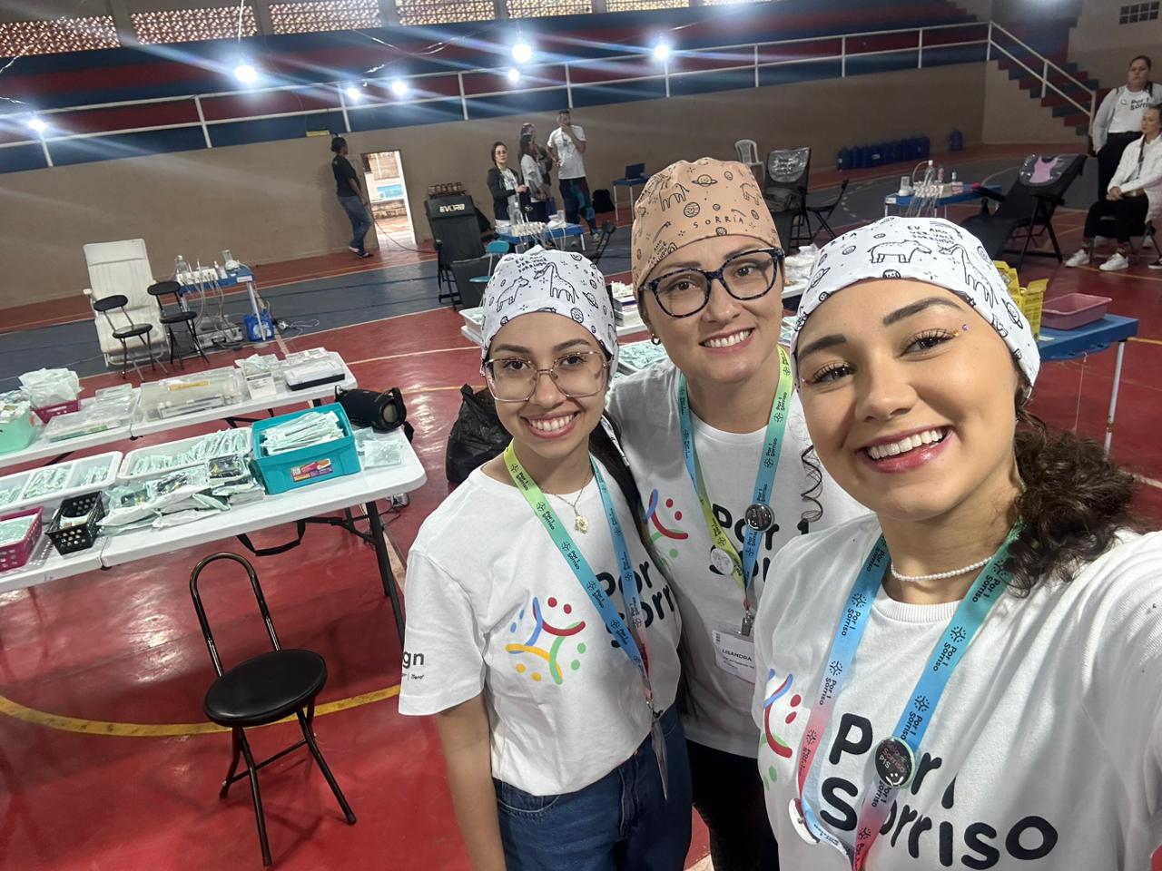 Estudantes de Odontologia da Atitus participam de ação voluntária pela ONG Por1Sorriso