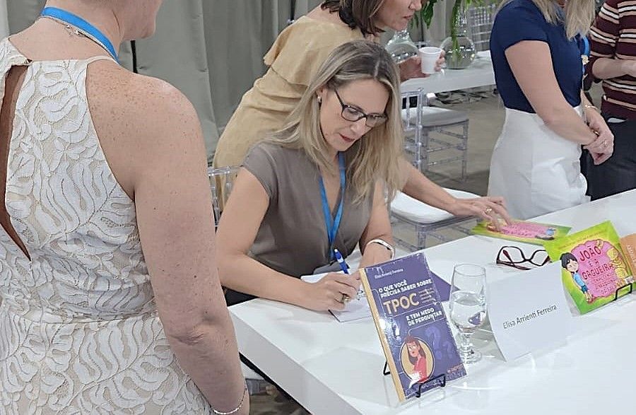Docente de Psicologia da Atitus lança livro sobre transtorno da personalidade obsessivo-compulsiva