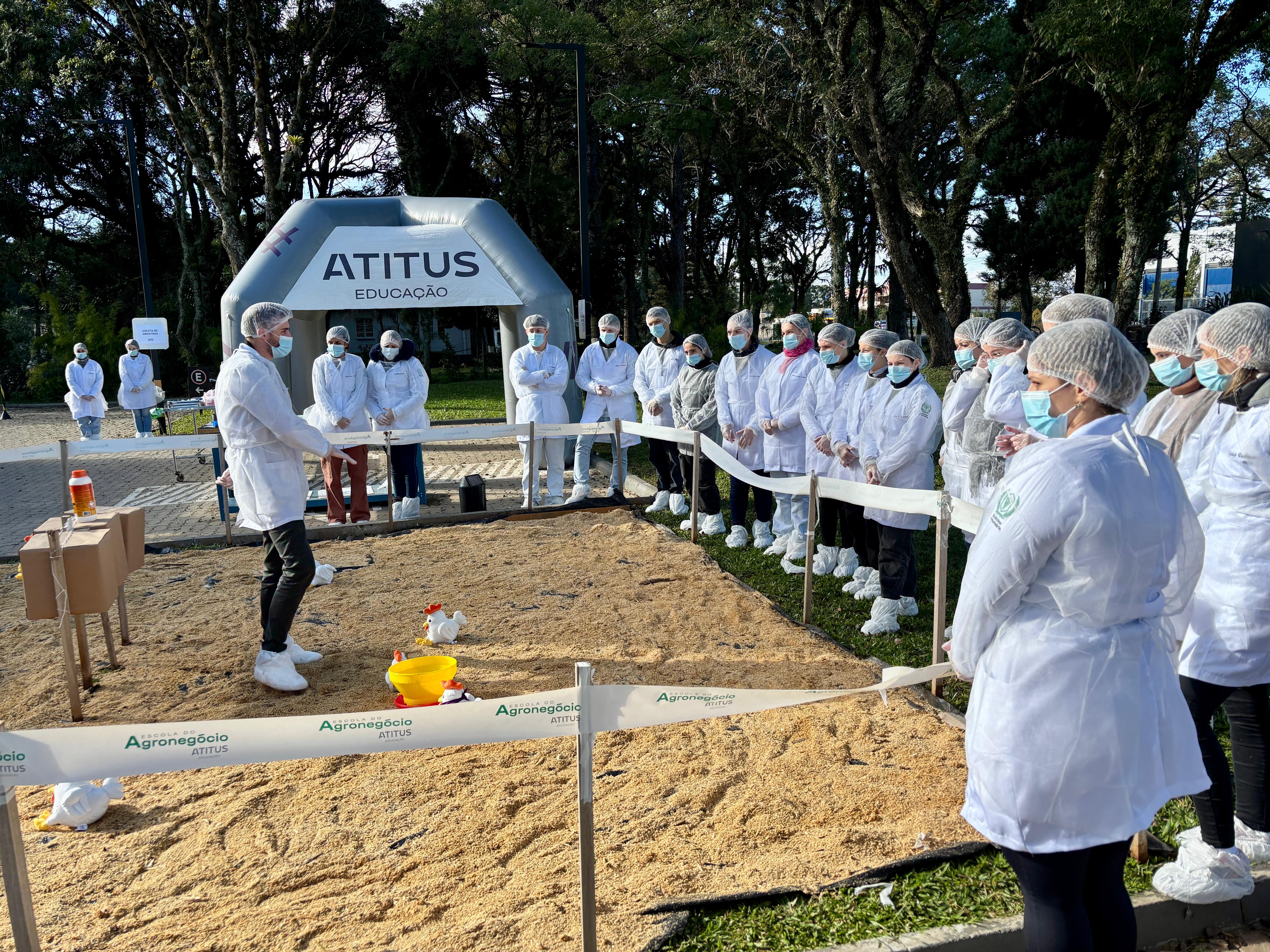 Curso de Medicina Veterinária da Atitus realiza aula de simulação de foco de influenza aviária