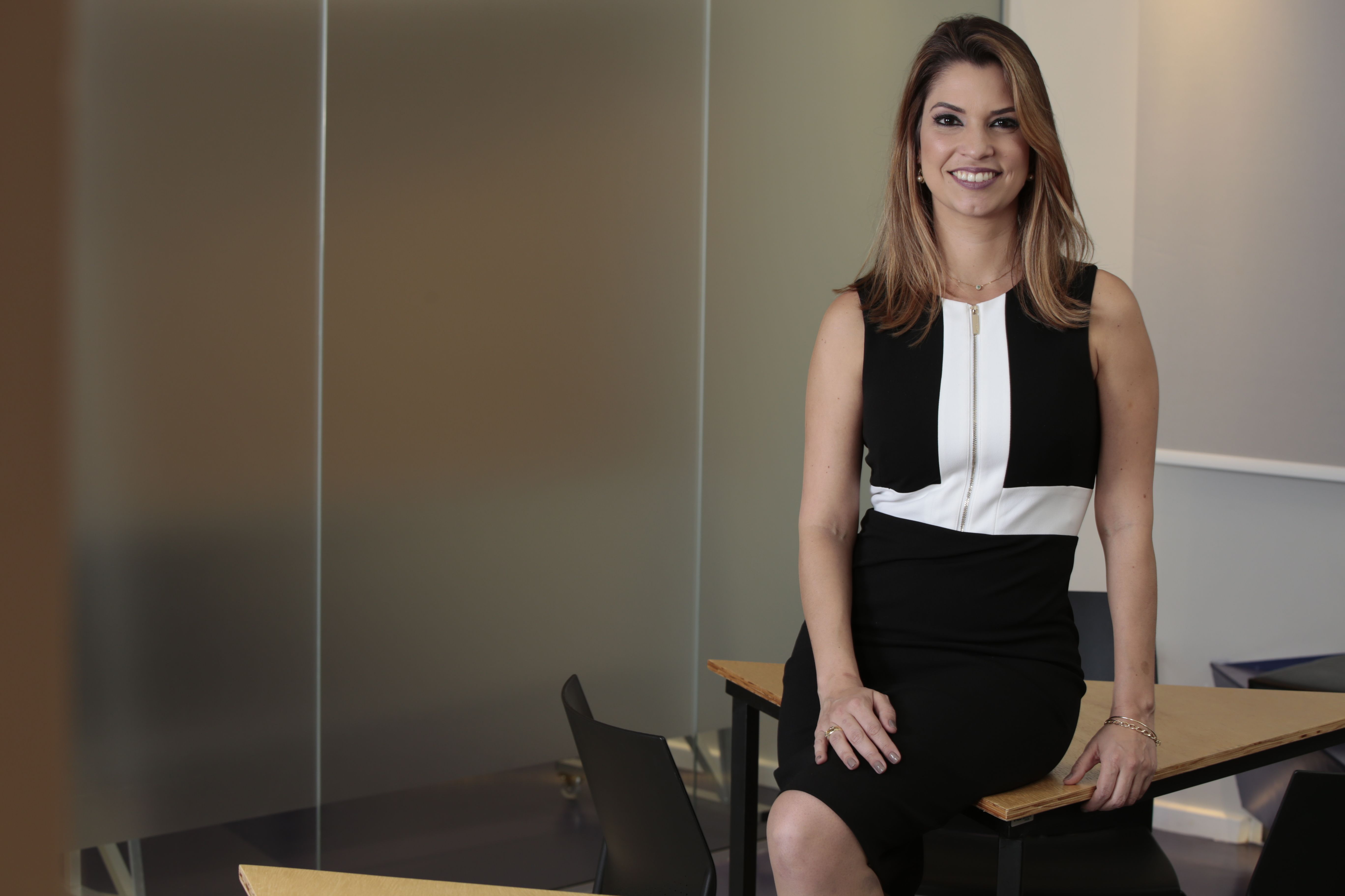 Caroline Calice da Silva assume direção da Escola de Saúde