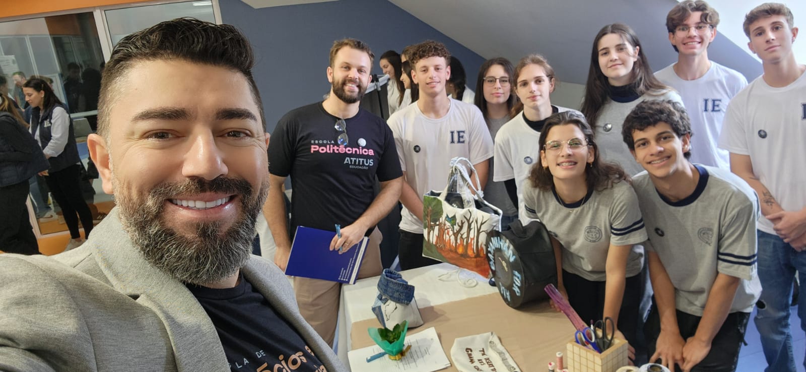Docentes da Atitus avaliam projetos desenvolvidos por alunos do IE