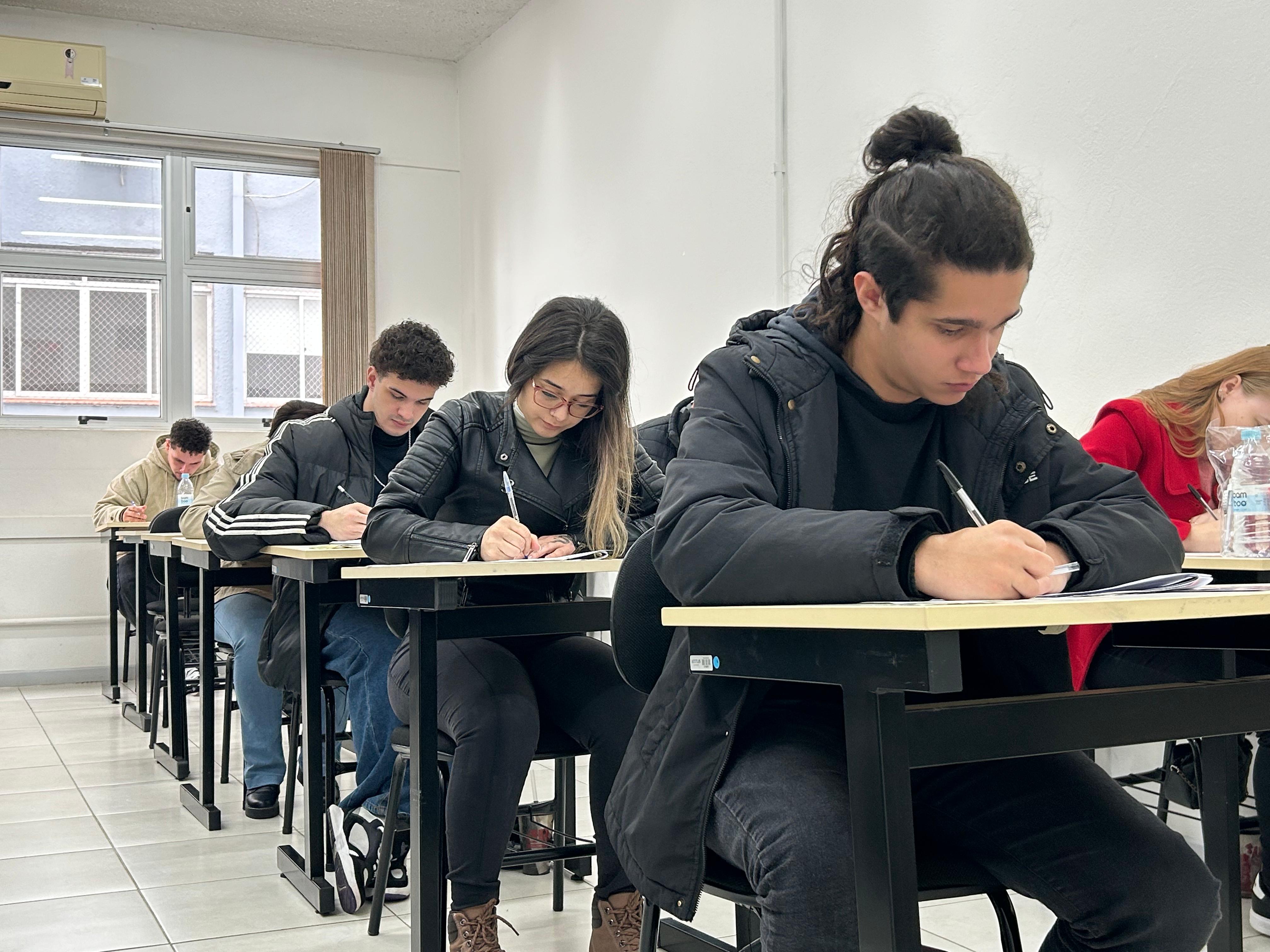 Vestibular de Inverno da Atitus mobiliza candidatos em Passo Fundo e Porto Alegre