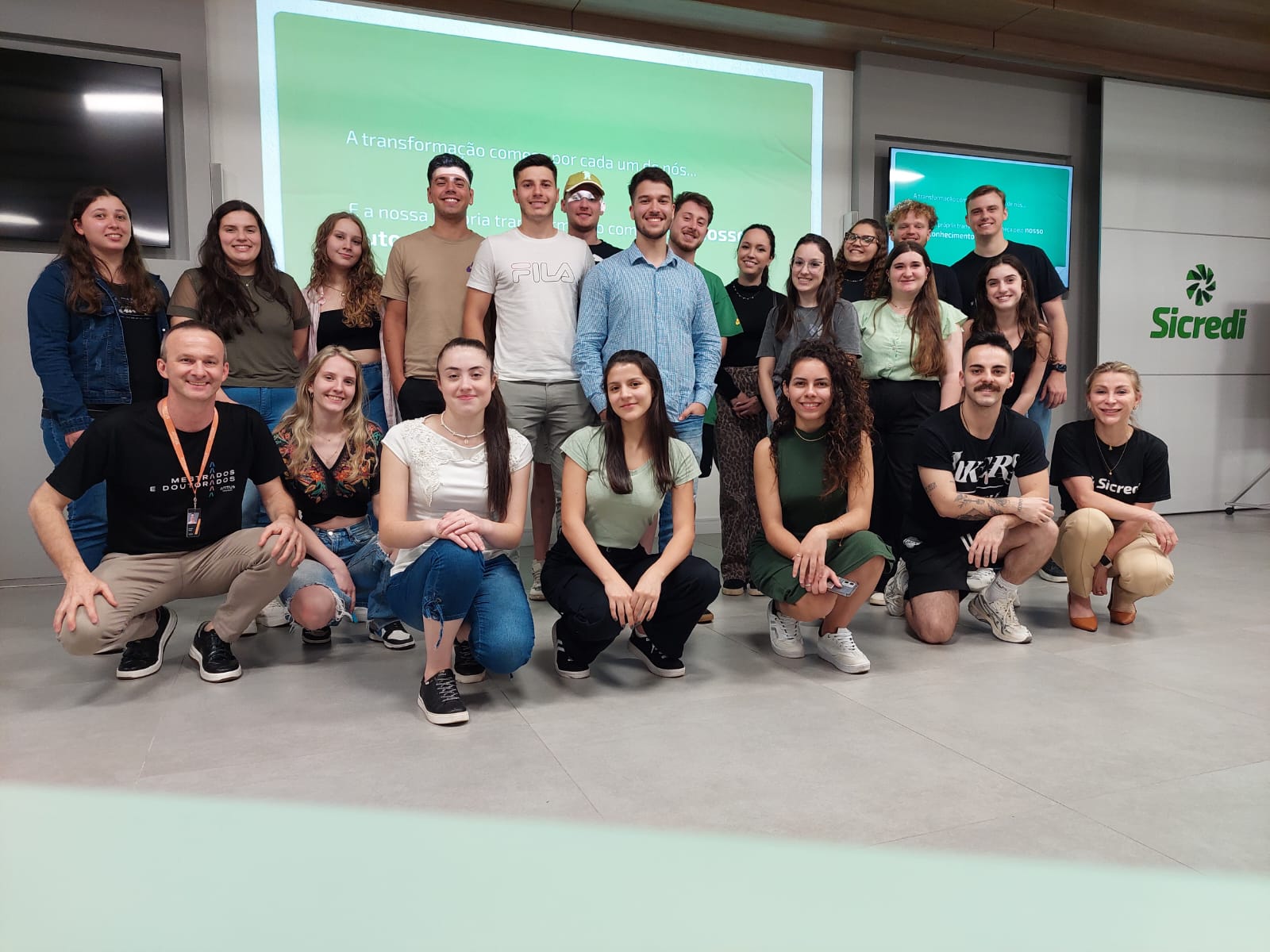 Estudantes da Atitus visitam Sicredi para aula imersiva