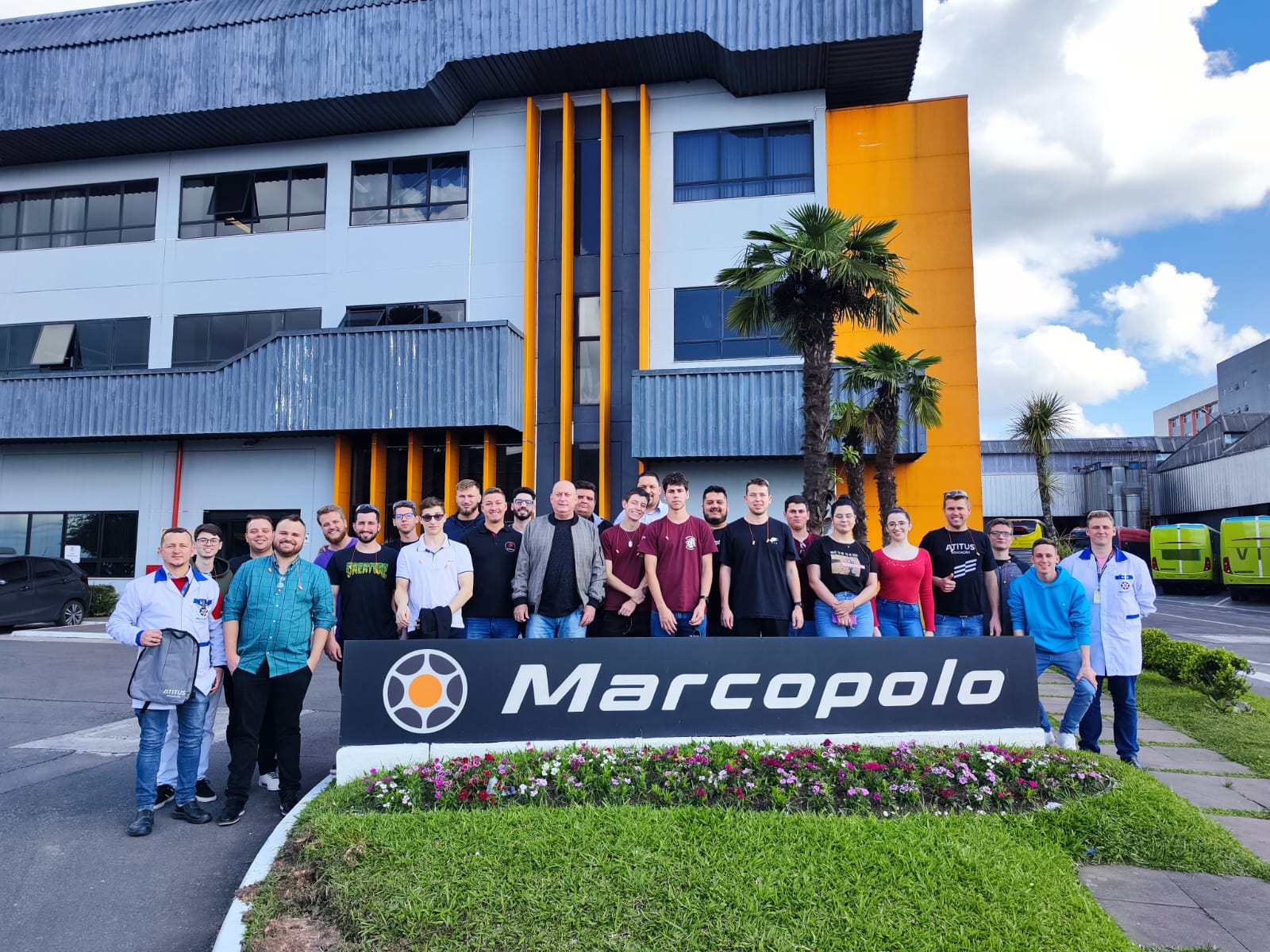 Alunos da Atitus realizam visita técnica à Marcopolo