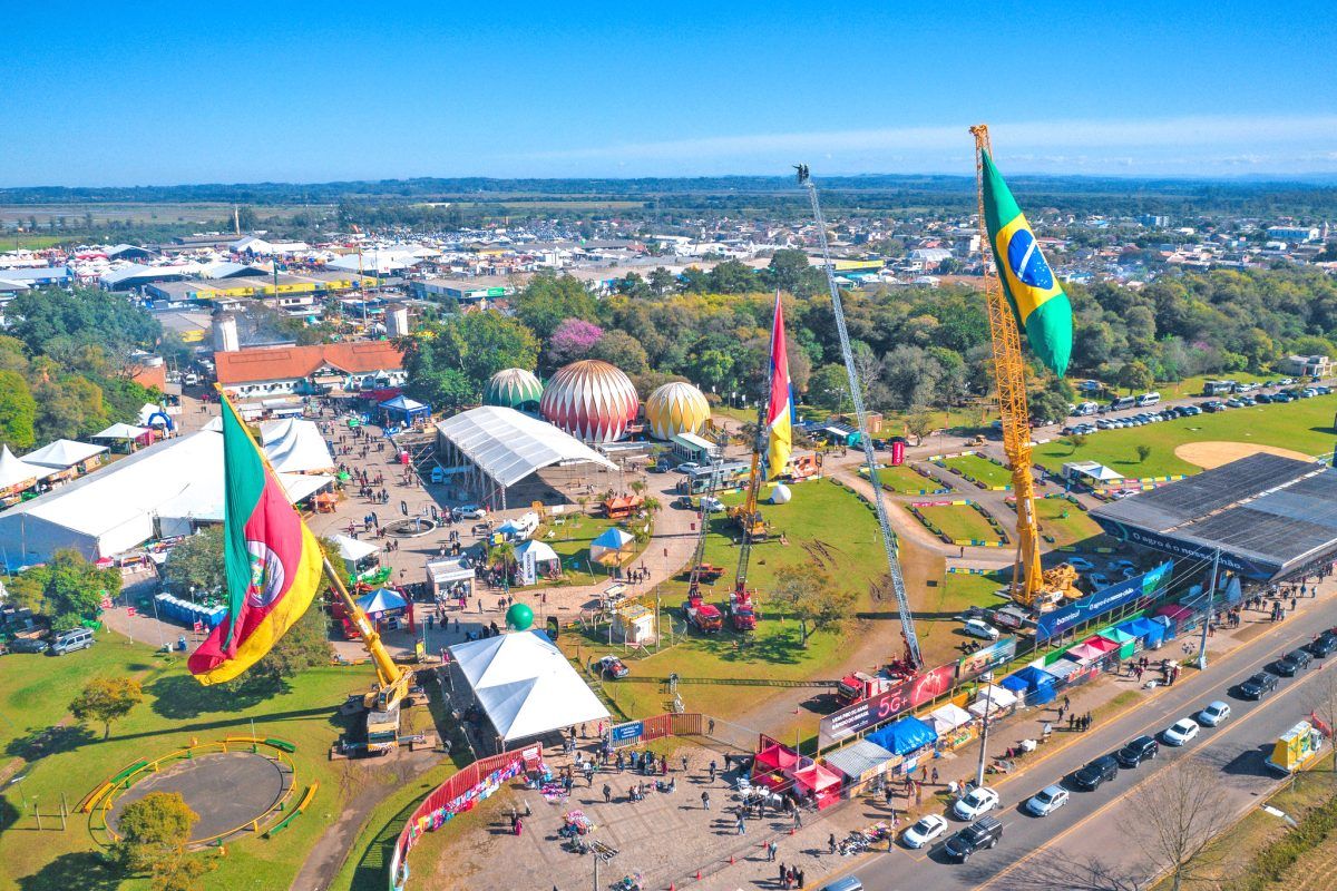 Escola do Agronegócio da Atitus oficializa parcerias com SLC e Acebra na Expointer
